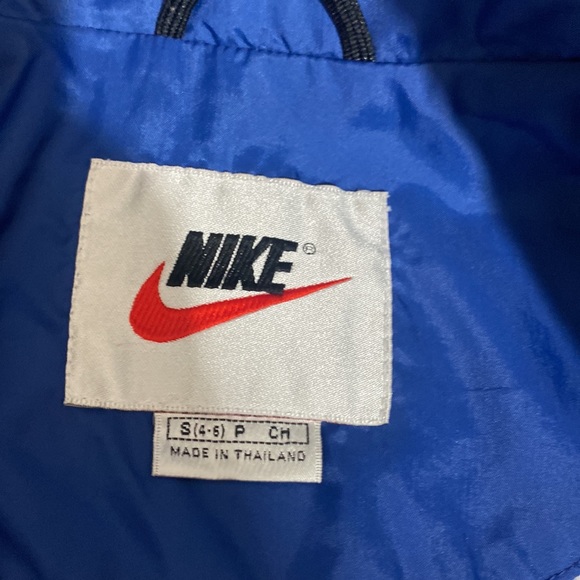Vintage 90s Red Label Nike Windbreaker - Picture 7 of 10